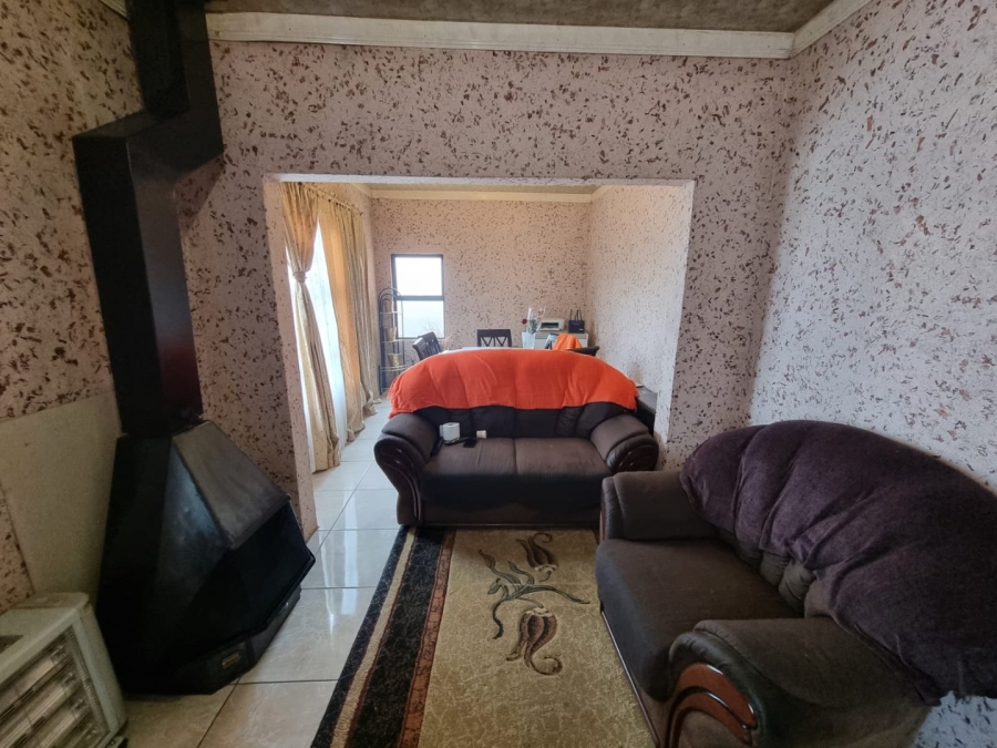 2 Bedroom Property for Sale in Thorisong Free State